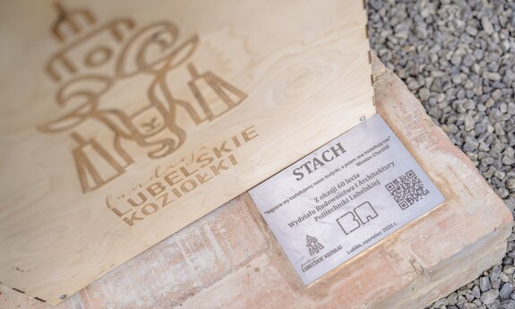 60-lecie Wydziału Budownictwa i Architektury Politechniki Lubelskiej. Zjazd absolwentów, odsłonięcie rzeźby koziołka lubelskiego o imieniu Stach.