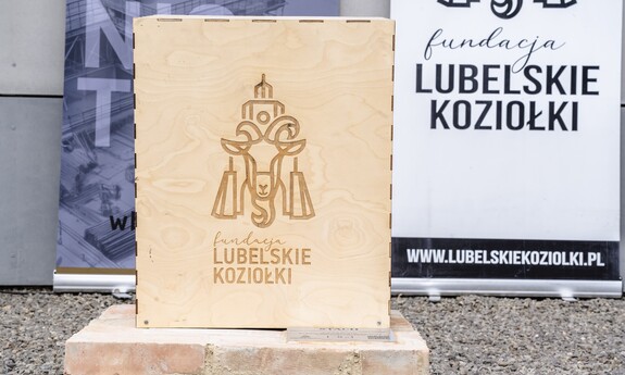 60-lecie Wydziału Budownictwa i Architektury Politechniki Lubelskiej. Zjazd absolwentów, odsłonięcie rzeźby koziołka lubelskiego o imieniu Stach.
