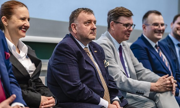 60-lecie Wydziału Budownictwa i Architektury Politechniki Lubelskiej. Zjazd absolwentów, odsłonięcie rzeźby koziołka lubelskiego o imieniu Stach.