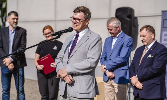 60-lecie Wydziału Budownictwa i Architektury Politechniki Lubelskiej. Zjazd absolwentów, odsłonięcie rzeźby koziołka lubelskiego o imieniu Stach.