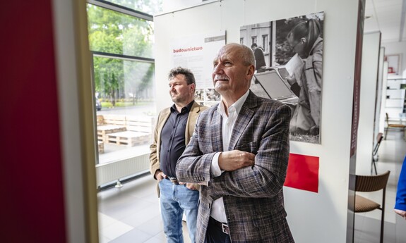 60-lecie Wydziału Budownictwa i Architektury Politechniki Lubelskiej. Zjazd absolwentów, odsłonięcie rzeźby koziołka lubelskiego o imieniu Stach.