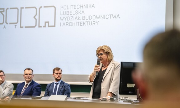 60-lecie Wydziału Budownictwa i Architektury Politechniki Lubelskiej. Zjazd absolwentów, odsłonięcie rzeźby koziołka lubelskiego o imieniu Stach.
