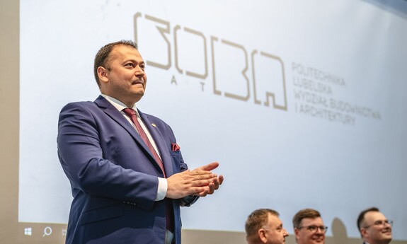 60-lecie Wydziału Budownictwa i Architektury Politechniki Lubelskiej. Zjazd absolwentów, odsłonięcie rzeźby koziołka lubelskiego o imieniu Stach.