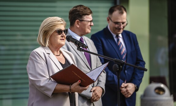 60-lecie Wydziału Budownictwa i Architektury Politechniki Lubelskiej. Zjazd absolwentów, odsłonięcie rzeźby koziołka lubelskiego o imieniu Stach.